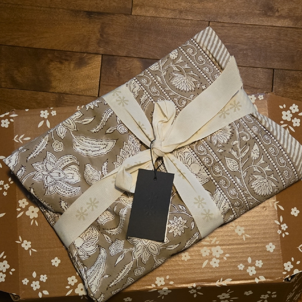 Indaba Nest & Nook Fall Box Tablecloth